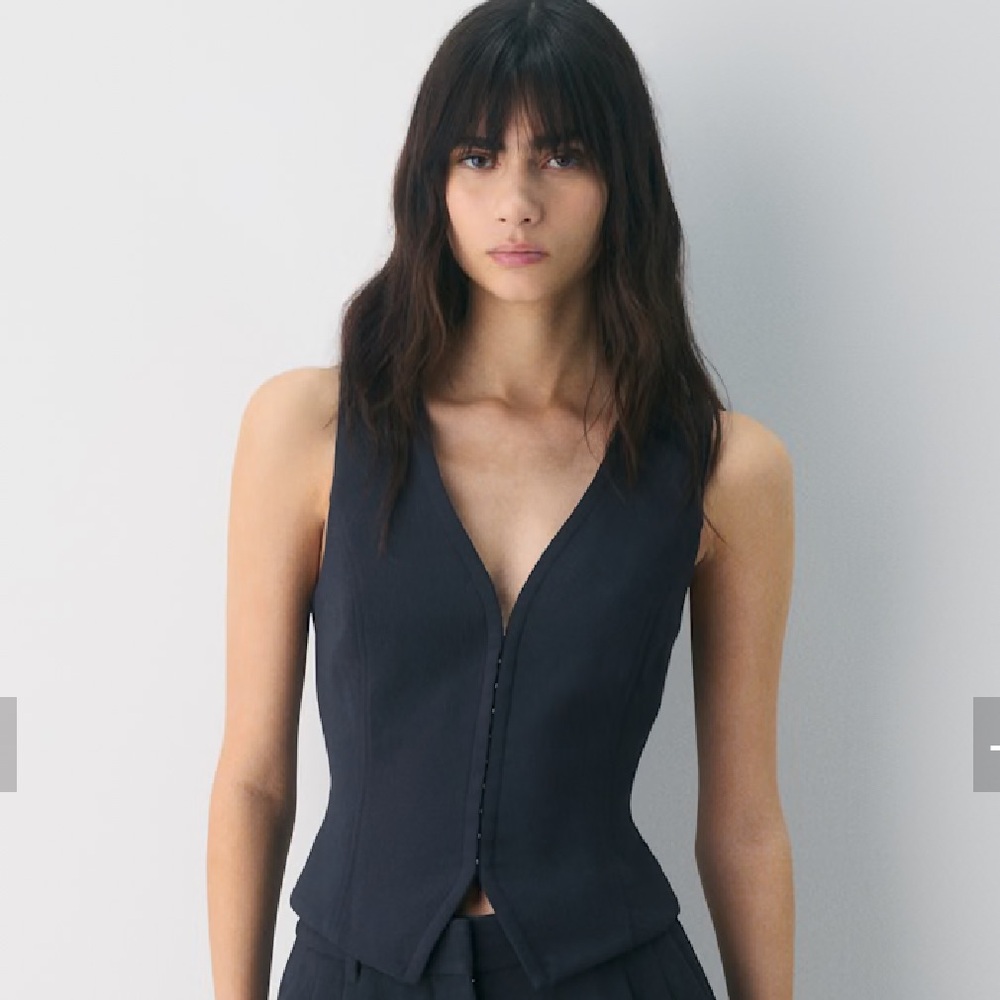 NWOT: ARITZIA Attire Vest - Crepette™